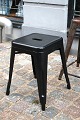 Original gammel fransk Tolix taburet i sortmalet metal med fin patina... Original gammel fransk Tolix taburet i sortmalet metal med fin patina...