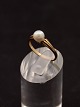 Middelfart 
Antik presents: 
14 carat 
gold ring with 
genuine pearl