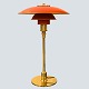 Poul 
Henningsen; 3/2 
Jubilæums 
bordlampe med 
rødlakeret ...