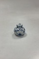 Danam Antik 
presents: 
Royal 
Copenhagen Blue 
Fluted Half 
Lace Salt 
Shaker No.712