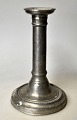 Pegasus – Kunst 
- Antik - 
Design 
presents: 
Empire 
candlestick in 
pewter, 19th 
century.