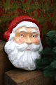 K&Co. presents: 
Old Santa 
Claus face in 
painted 
papier-mâché 
that can be 
hung 
on a wall or 
door. 35x29cm.