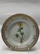 Antik Huset 
presents: 
Flora 
Danica
Cake plate 17 
cm. #3551
"Ranunculus 
nivalis L.".