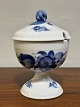 Tage Henriksen Antikviteter præsenterer: Marmeladekrukke el opsats i Blå Blomst model 8241 Royal Copenhagen ...