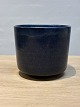 Tage Henriksen Antikviteter præsenterer: Saxbo krukke model 111 med blå glasur H 14 cm. kr 3000,-