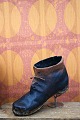 K&Co. presents: Decorative, old boot in painted papier-mâché with fine patina...