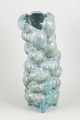 L'Art præsenterer: Christina Muff, dansk samtidskeramiker (f. 1971). Høj, slank unika stentøjsvase.