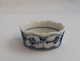 Lundin Antique præsenterer: Royal Copenhagen. Musselmalet, riflet. Lille saltkar. Model 199. Diameter 4 cm. (1 ...