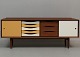 Lundin Antique präsentiert: Wunderschönes, niedriges Sideboard aus Teakholz mit wendbaren Türen, entworfen von ...