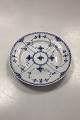 Danam Antik præsenterer: Royal Copenhagen Musselmalet Halvblonde Tallerken No. 572