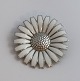 Lundin Antique presents: Georg Jensen. Daisy brooch in sterling silver (925). Diameter 4.2 cm