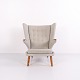 Osted Antik & Design præsenterer: Bamsestolen Model AP19 med Lysegrå Hallingdal og Teak Hans J. Wegner PP Møbler