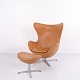 Osted Antik & Design præsenterer: Ægget Model 3316 med Skammel i Elegance Cognac Læder Arne Jacobsen Fritz Hansen