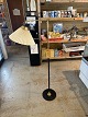 Gamlefund.dk præsenterer: LE KLINT 349 FOLIE SORT/MESSING GULVLAMPE