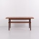 Osted Antik & Design präsentiert: Couchtisch aus Teak mit Ablage dänisches Design aus den 1960er Jahren