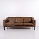 Osted Antik & Design präsentiert: Stouby Dreisitzer-Sofa aus Braunem Leder, Dänisches Design, 1960er-Jahre
