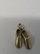 Antik Huset presents: A pair of shoe pendants / charms in 14 carat gold.Height: 1.7 cm.