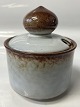 Antik Huset presents: Sonja, jam bowl with lid, hole for spoon, Søholm Bornholms keramik.Height 12.5 cm.