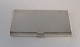 Lundin Antique præsenterer: Sener. Sølv visitkort holder (900). Længde 9,3 cm. Bredde 6 cm.
