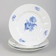 L'Art præsenterer: Royal Copenhagen Blå Blomst Kantet, sæt med tre frokosttallerkener.