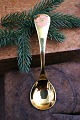 Års juleske fra Georg Jensen (1976)i forgyldt sterlingsølv med emalje blomst.