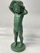 Antik Huset præsenterer: Ipsens Enke. Figur Nøgen pige med hat, Bornholmsk keramik.Højde 20,5 cm.