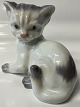 Lyngby Figur, Siddende Kat.Mål 11,5 x 13,5 cm.