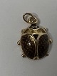 18 karat guld. Mariehøne med emalje.Charms / ...
