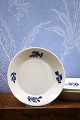 K&Co. presents: Bottle tray in Blue Flower, Braided from Royal Copenhagen.10/8043...