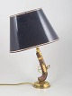 L'Art presents: Spanish pistol table lamp in brass and wood.
