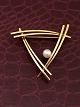 Middelfart Antik presents: 14 carat gold brooch with genuine pearl