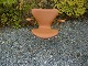 Arne Jacobsen 7 er  model 3107 in Cognac colour leather very good condition 
5000 m2 showroom