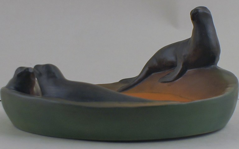 Ipsens enke nummer 148, art nouveau keramik fad med søløver.