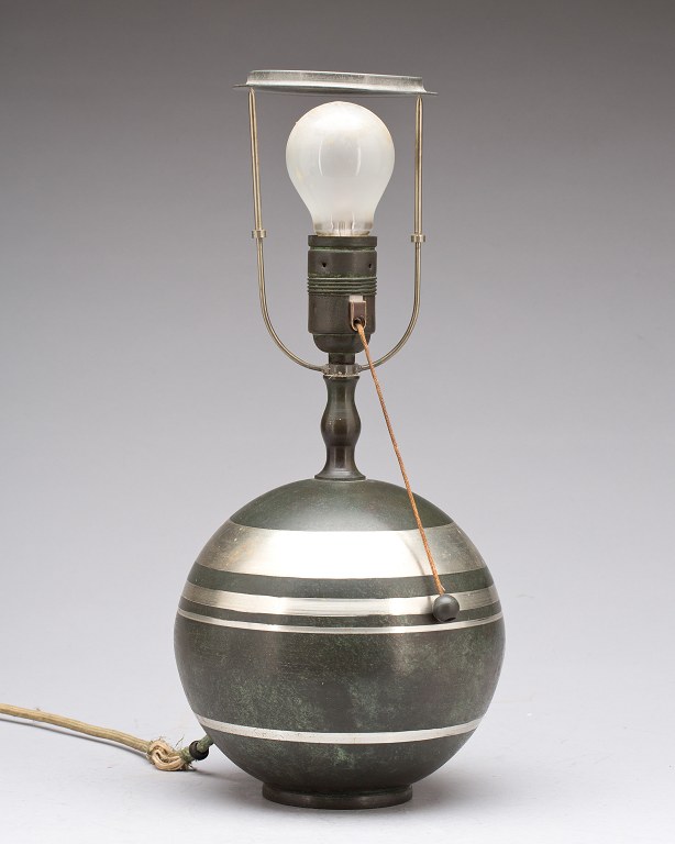 Art Deco table lamp in metal.