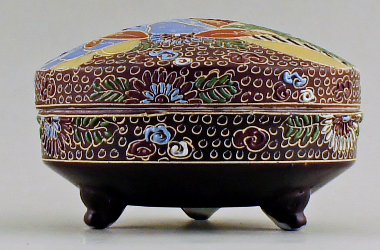 Satsuma earthenware box with a lid.