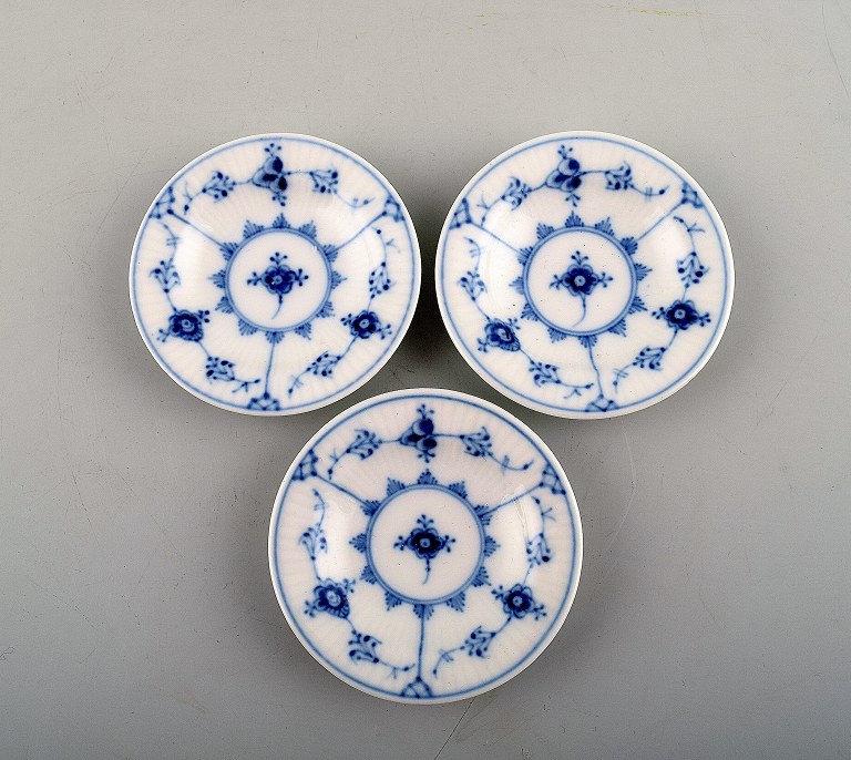Royal Copenhagen Blue Fluted plain small dishes.
Number: 1/7.