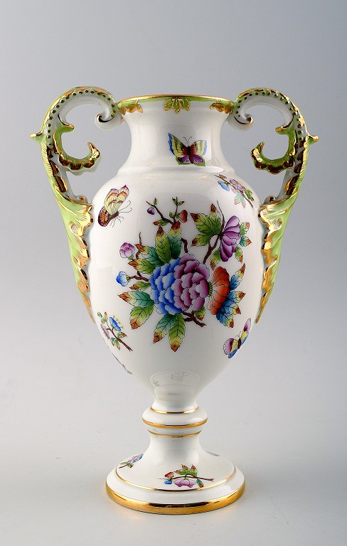 Herend vase in porcelain.