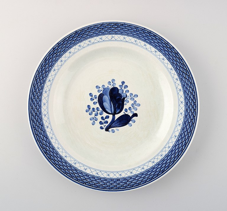 Tranquebar dinner plate from Royal Copenhagen / Aluminia.
Decoration number 11/948.