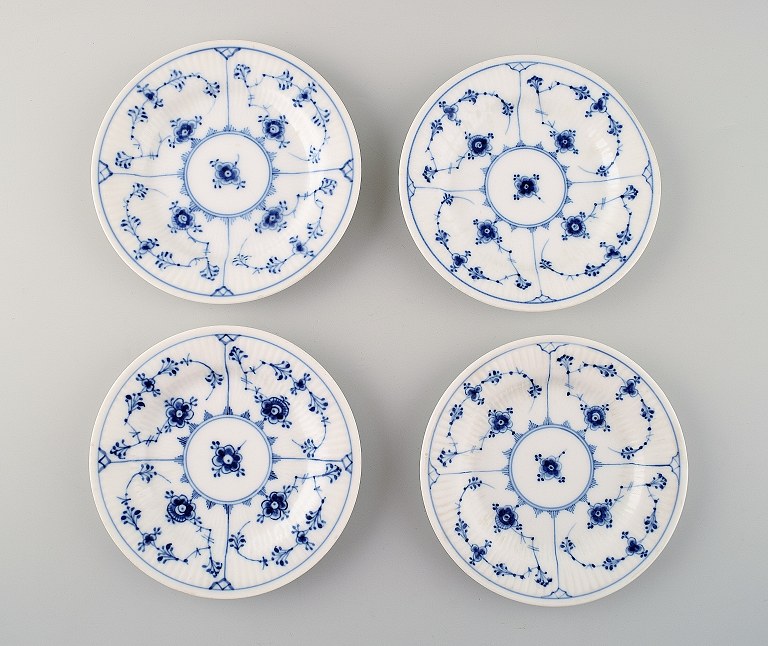 4 Royal Copenhagen Blue fluted cake plates.
Number 1/182.