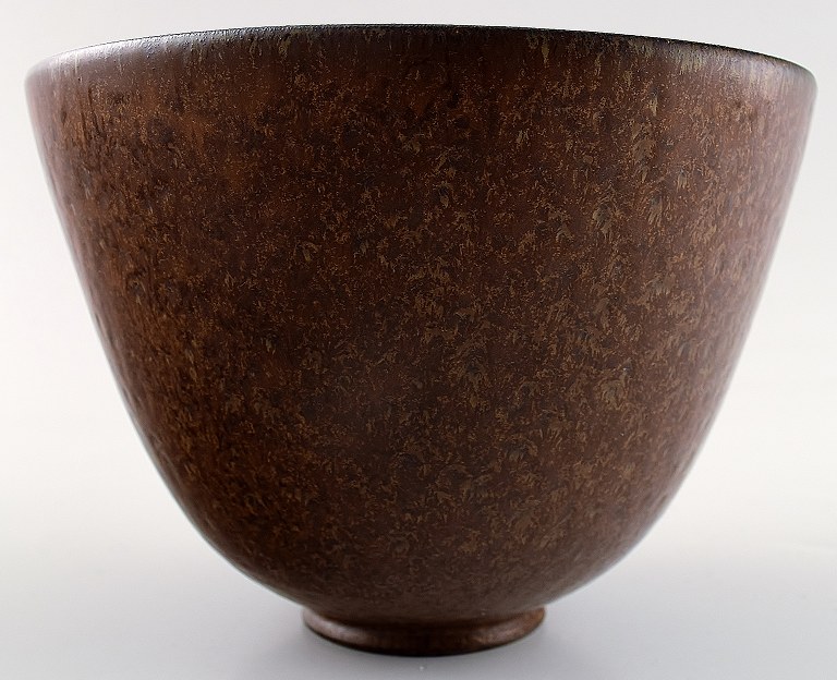 Rörstrand, Gunnar Nylund ceramic bowl.
