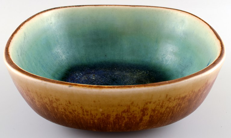 Eva Stæhr Nielsen for Saxbo, keramik skål i moderne design.
