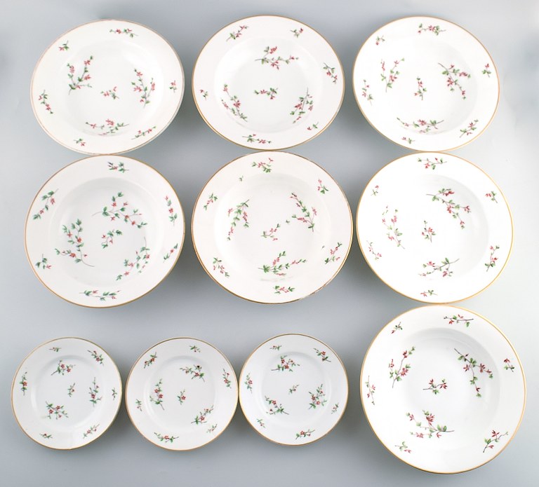 Royal Copenhagen 10 red barberry dishes. 7 soup plates, 3 flat plates.