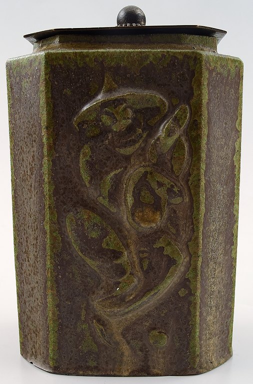 Arne Bang. Keramikvase med bronzelåg. 

