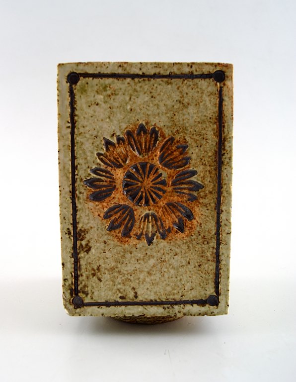 Roger Capron, Vallauris, fransk vase i keramik, håndmalet med blomster i moderne 
design.