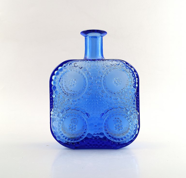 Nanny Still for Riihimäen Lasi, Finnish glass art vase.