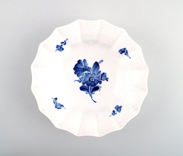 Royal Copenhagen Blue Flower, round bowl.
Decoration number 10/8008.
