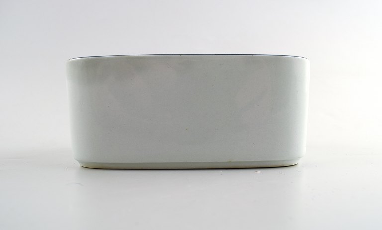 Butter jar with lid no. 3094.
Blue Line faience, dinnerware by Aluminia / Royal Copenhagen.