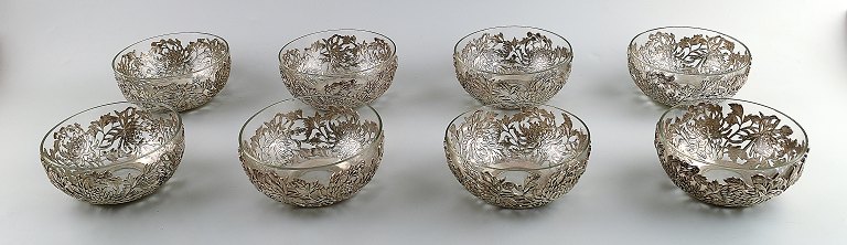 Set of 8 Chinese rinsing bowls of silver with glass inserts,
reticulated in the form of flowers and branches.