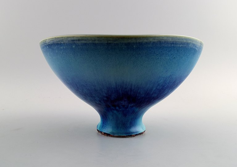 Berndt Friberg Studio large ceramic bowl. Modern Swedish design.
Unique, handmade.