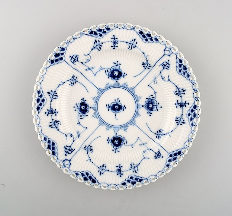 12 plates Blue fluted full lace dinner plates from Royal Copenhagen.
Decoration number 1/1084.